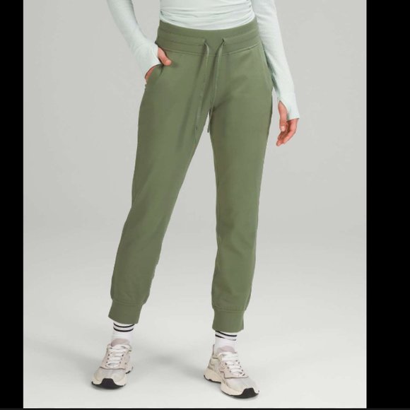 lululemon athletica Pants - Lululemon Ready to Rulu 7/8 Joggers in Size 6